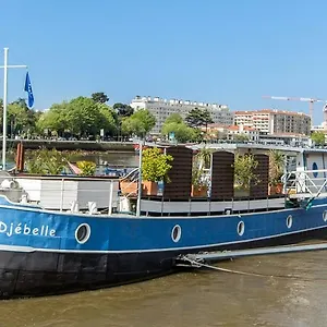 Péniche Djebelle Pensión Bayona